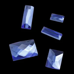 Blaue Strasssteine mit flacher Rueckseite fuer DIY Handydeko, funkelnde Glasdiamanten.
