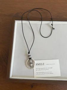 Collana con ciondolo geometrico rétro dettaglio, catena maglione lunga design unico donna