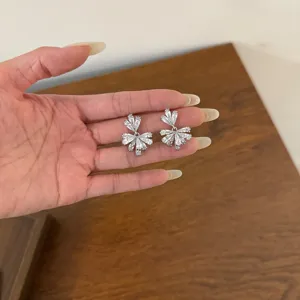 Silver rhinestone flower earrings elegant fashion cluster stud earrings for women daily wear
