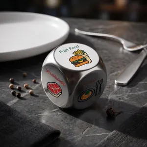 Vista dettagliata del dado decisione cibo in acciaio inossidabile con icone di ristoranti.