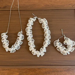 Style Français Dentelle Perle Artificielle Ras du Cou Collier Bracelet Ensemble Pour Femmes Élégant Léger Luxe Collier Perlé Bijoux en Alliage