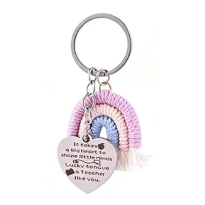 Porte-clés cœur en acier inoxydable avec pendentif arc-en-ciel macramé tissé et citation enseignant.