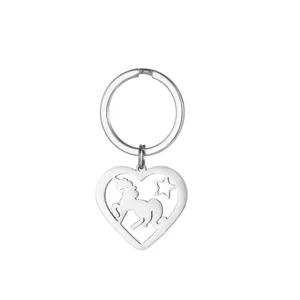 Détail porte-clés licorne en acier inoxydable, joli pendentif cœur creux pour sacs.