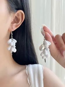 Pendientes colgantes de cuentas en forma de gota blanca para mujeres joyería de moda