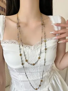 Bohemian dubbellaagse kraalketting met schattige metalen bloemen en kleurrijke kralen.