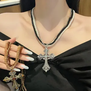 Collier Pendentif Croix Gothique Doux et Cool pour Femmes Chaîne Multicouche de Perles Artificielles Rétro Strass Collier de Clavicule Bijoux Cadeau