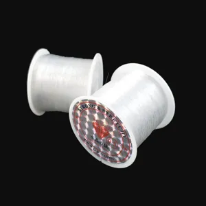 Dettaglio del filo elastico in cristallo trasparente, cordino da 0.3mm per gioielli fai da te.
