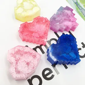 Harz Pixel Herz Handwerk Detailansicht, bunte Epoxid Herz formige DIY Schmuck Zubehör Display.