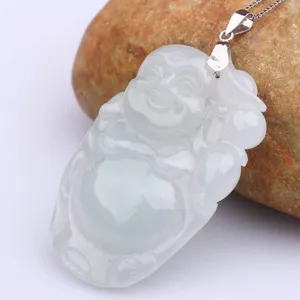 Collana con ciondolo Buddha in giada bianca con gancio in argento, elegante gioiello tradizionale.
