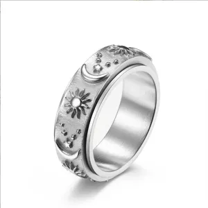 Anello antistress in acciaio inossidabile opaco, con motivo celeste di sole luna e stelle.