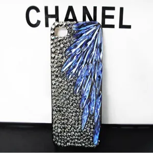 Rhinestone rhinestone phone case with blue crystal teardrop design for stylish phone.