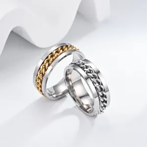 Anello spinner in acciaio al titanio da uomo con catena mobile, gioiello di dettaglio.