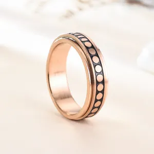 Bague phase de lune rotative en acier inoxydable vue détaillée, bijoux anti-stress chic.