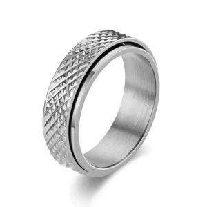 Bague anti-stress en acier inoxydable avec motif texturé, design minimaliste unisexe.