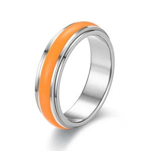 Bague anti-stress en acier inoxydable avec insert orange vif pour apaiser l'anxiété.