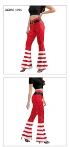 Weihnachten Schlaghose Detailansicht, rote Glitzer Print Taillenhose mit Gürtel und Streifen.