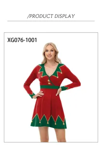 Détails de la robe de lutin de Noël avec col en V, manches longues et cloches dorées.