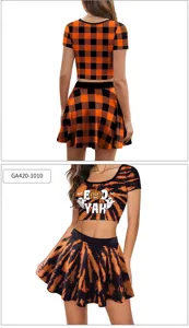 Vue détaillée du crop top d'Halloween et de la jupe plissée avec imprimé de fête.