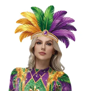Mardi Gras veren hoofdtooi en kostuum in paars, groen en goud voor feestelijke evenementen.