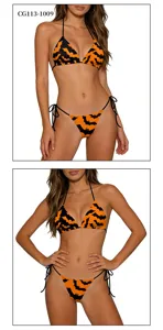 Vista dettagliata del bikini con stampa pipistrello, lacci regolabili e vestibilità.