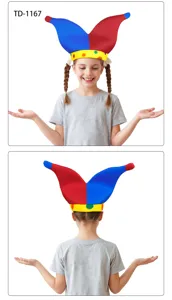 Divertido sombrero de payaso arlequín con diseño rojo azul y ala de lunares para fiestas cosplay.