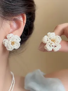 Handgemachte weiße Perlen Kamelie Ohrringe, elegante französische Stil schicke Schmuck Accessoires.