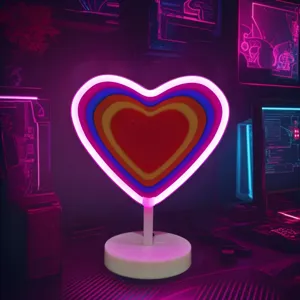 Dettaglio lampada neon LED a cuore multicolore con luce d'atmosfera cyberpunk per la scrivania.