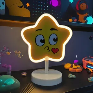 Nahaufnahme der niedlichen Stern LED Neon Tischlampe mit Kuss Gesicht für Zimmerdeko.