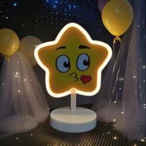 LED Stern Nachtlicht mit weisser Basis, suesses Cartoon Gesicht Tischlampe fuer Schlafzimmer.