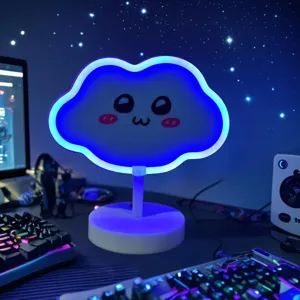Süßes LED Wolken Neonlicht Detailbild zeigt leuchtende Raumdeko für Gaming und Schlafzimmer.