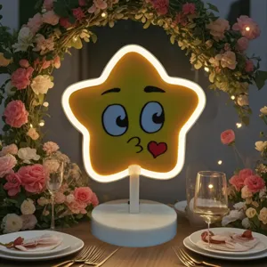 LED Stern Tisch Nachtlicht mit süßem Cartoon Gesicht und weißem Sockel für Raumdekoration