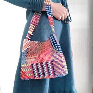 Joli sac à main en perles colorées fait main, élégant sac fourre-tout pour dames d'été.