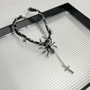 Dark punk rhinestone spider cross choker necklace, gothic niche design metal clavicle chain.