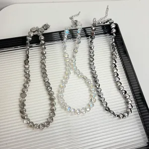 Transparante hartjes kralen ketting voor dames, stijlvolle minimalistische ketting, veelzijdige stijl.