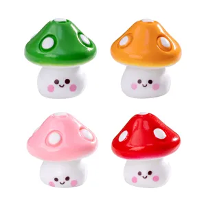 Mini Statuetta di Fungo in Resina Faccia Sorridente Carina Decorazione Vaso di Piante Cartoon Accessorio Micro Paesaggio Ornamento da Scrivania