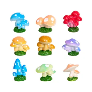 Statuetta Miniatura Fungo in Resina Colorata Micropaesaggio Ornamentale Giardino DIY Carino Accessorio da Scrivania