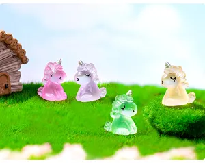 Lichtgevende hars eenhoorn miniatuur beeldje, schattig micro landschap auto decoratie speelgoed