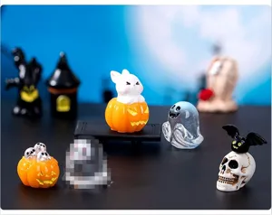 Miniature di Halloween in resina, simpatici fantasmi e zucche per decorare micro paesaggi.