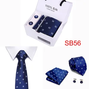 Blaues Seidenkrawatten-Set mit Einstecktuch und Manschettenknöpfen für festliche Anlässe.