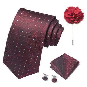 Conjunto de corbata burdeos de lujo con pañuelo gemelos y flor de solapa para hombre.
