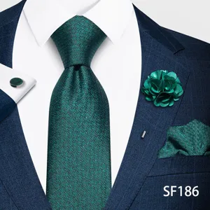Set de corbata para hombre verde oscuro cuatro piezas pañuelo de bolsillo gemelos.