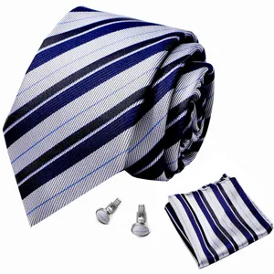 Blauw gestreepte herenstropdas set met bijpassende das, manchetknopen en pochet voor formele mode.