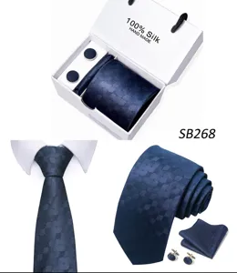 Luxe blauwe zijden stropdas set met pocquet en manchetknopen in mooie geschenkdoos