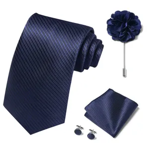 Conjunto de corbata de rayas clásica para hombre con pañuelo flor de solapa y gemelos.