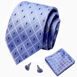 Blauwe stropdas set inclusief pochet en manchetknopen met een prachtig ruitjespatroon.