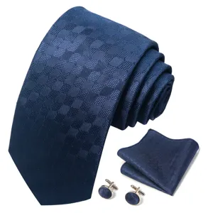 Heren blauw geruite das set met bijpassende pochet en manchetknopen voor formele.