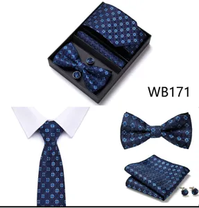 Ensemble détail cravate nœud papillon pochette boutons de manchette jacquard bleu chic.