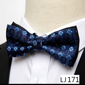 Noeud papillon jacquard bleu pour homme avec motif de trèfle pour mariage formel.