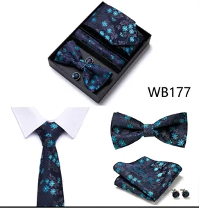 Ensemble cravate nœud papillon boutons de manchette pochette motif floral bleu détail.