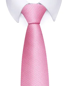 Rosa feine Streifen Krawatte Detailaufnahme, elegantes Design für den Business Anzug.